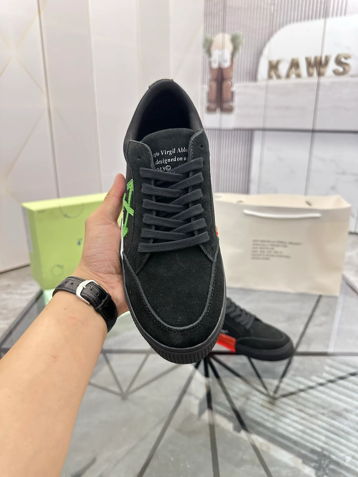 Selling men's shoes 💰: 💰P440¥ Product trademark: OFF WHITE * "OFF WHITE*" low-top casual shoes Regular size: 35-45 (can be customized to 46) Couple style Product materials: imported nubuck leather upper spliced ​​with original fabric, breathable lining, original outsole. No.: H203